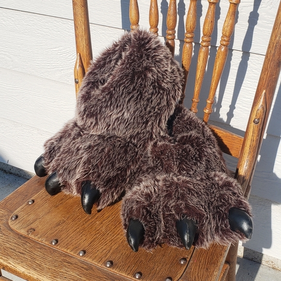 Fuzzy monster kid slippers size S/ M great condition - Picture 7 of 7